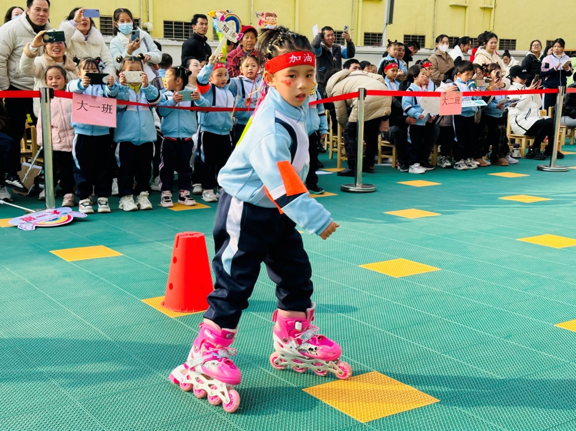 實(shí)驗(yàn)幼兒園楚天樂(lè)園舉辦迎新親子趣味運(yùn)動(dòng)會(huì)